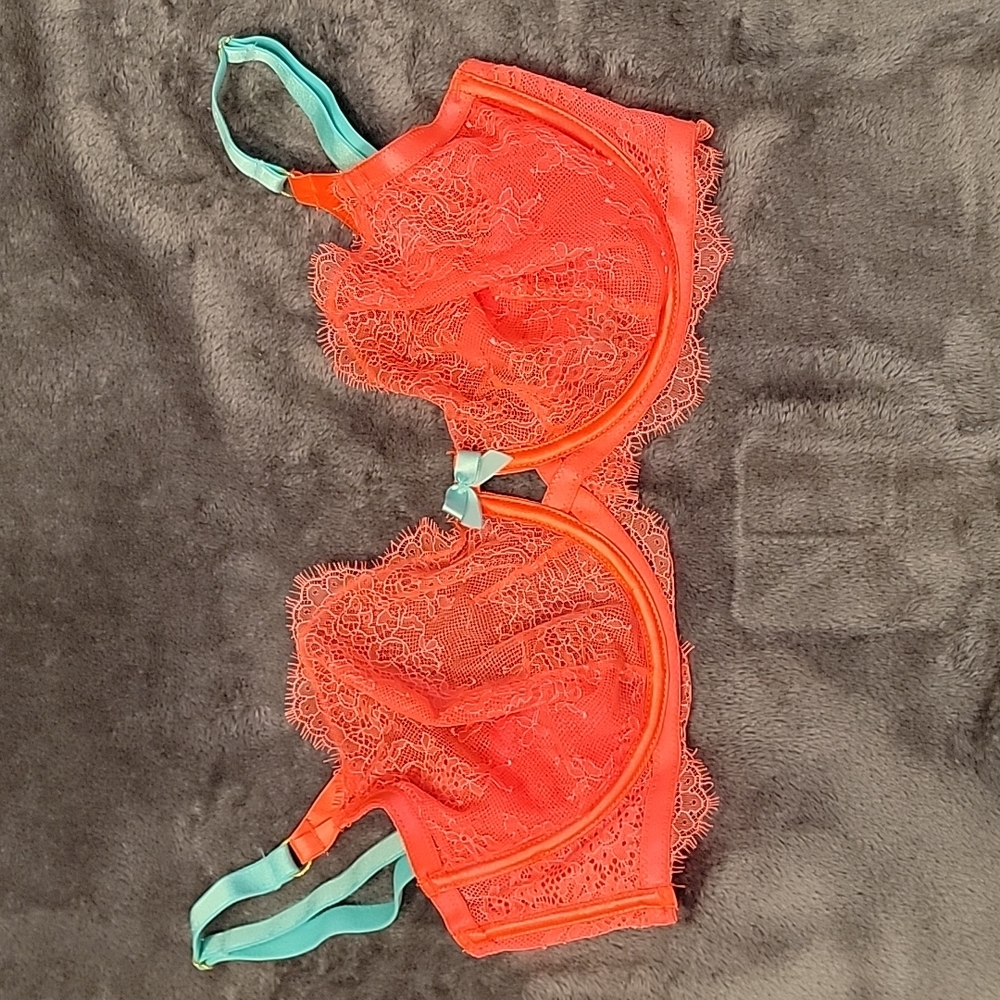 NWOT Lace demi